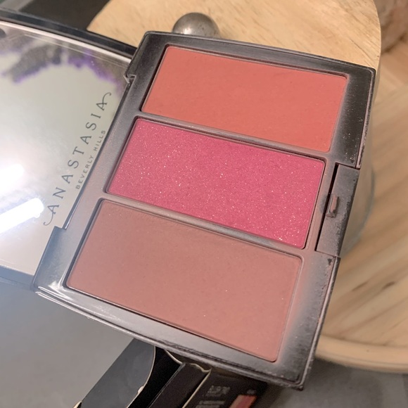 Pool Party Trio Blush with Box 💗 - Picture 8 of 12